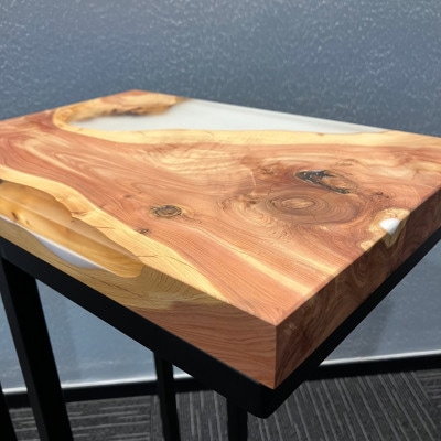 世界に1つだけのウッドレジンサイドテーブル【ホワイト&クリア:貝塚伊吹】t012