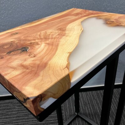 世界に1つだけのウッドレジンサイドテーブル【ホワイト&クリア:貝塚伊吹】t012