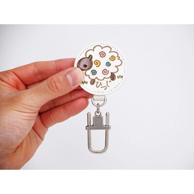 【文庫屋　大関】ドアに冷蔵庫にペタリ　干支キーホルダー　未【皮革工芸品】