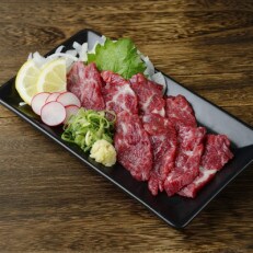 【国産馬刺し】熊本直送　上霜降り(トロ)200g+フレーク100g 合計300gセット(山都町)