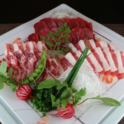 【毎月定期便】3種の馬刺し　300g【赤身・フタエゴ・サガリ各100g】(菊池市)全3回