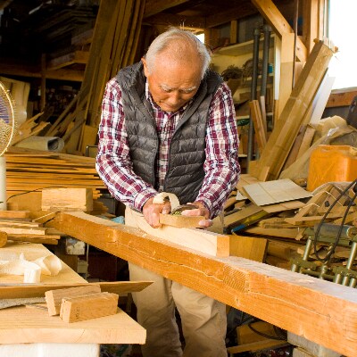 木工職人が作る木の名刺入れ(貝塚伊吹)