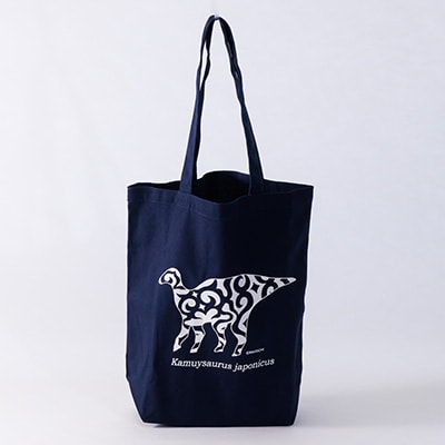 カムイサウルス・ジャポニクス×アイヌ紋様柄トートバッグ(03ネイビー)