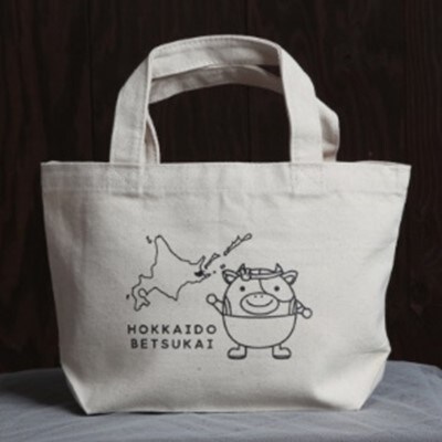 別海町オリジナル牛牛Tシャツ黒【Mサイズ】+りょウシくんトートバックナチュラル