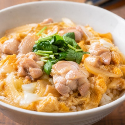 【カット済み小分け】鶏もも肉 4kg(250g×16パック) 北海道産 ほたて出汁旨み味付け冷凍鶏肉