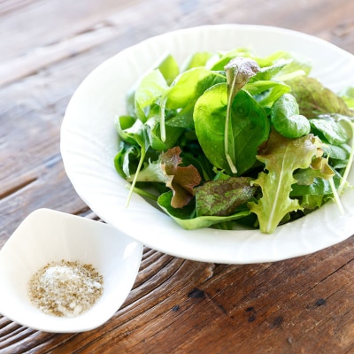 庄内産 ベビーリーフミックス 70g×4袋と野菜用ハーブ塩セット 土耕栽培 サラダ スムージー 若葉