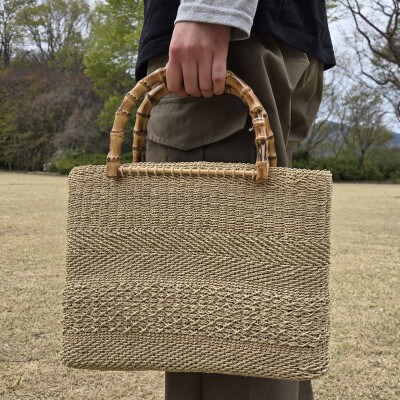 「すかり」のハンドバッグ　草から作る秩父地方の伝統工芸品　一品もの