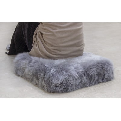La joie ムートンプフクッション PAVE 40×40×10cm トープ