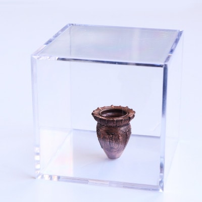 【Do_goods】縄文時代の造形美を現代に　純銅製の大型深鉢形土器ミニオブジェ　659-298