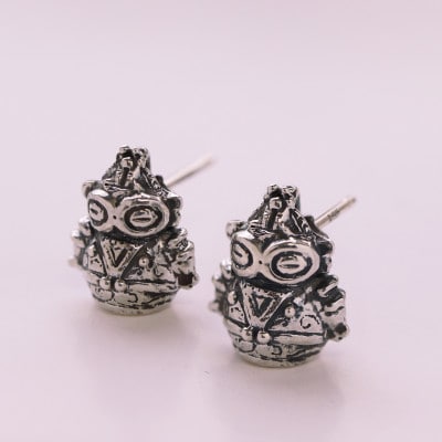 縄文の神秘を身にまとうSV925製どぐりんプチピアス　700-089