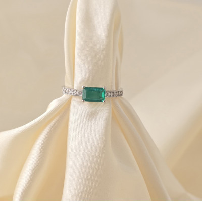【さとふる限定】【エメラルドハンター清水雅弘監修】Pt900 角エメラルドリング　12号