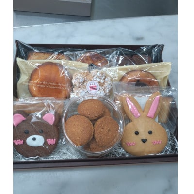 焼菓子詰め合わせ　10個+1ケース(9枚入り)計11種