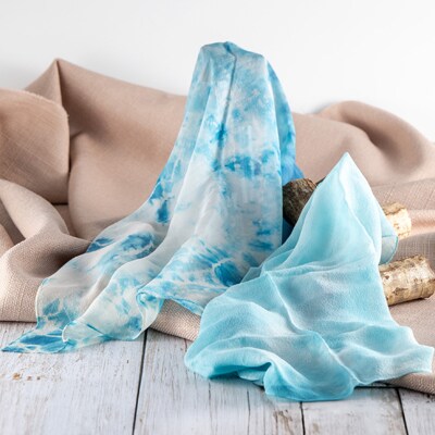 大野山の藍染　藍の生葉染めシルクスカーフ「川の音」　正方形(約50センチ×50センチ)