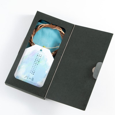 大野山の藍染　藍の生葉染めシルクスカーフ「川の音」　正方形(約50センチ×50センチ)