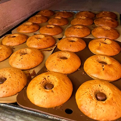 素材にこだわった身体に優しい美味しさ。焼きドーナツプレーン味10個セット