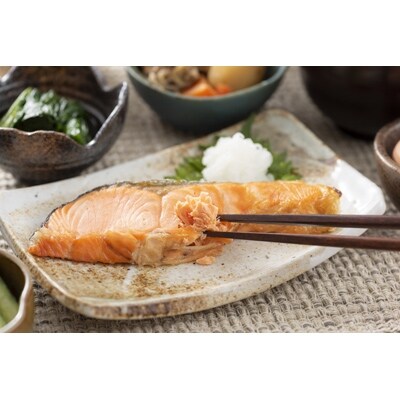 北海道産新巻鮭　半身切身(約1.8kg)