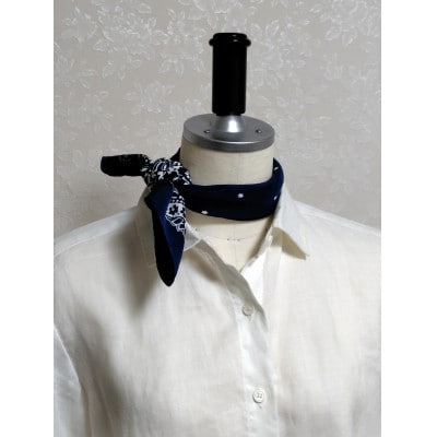 浜ちりめんシルク100%の洗濯機でも洗えるシルクスカーフ(53×53)Navy-ペイズリー柄