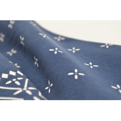 浜ちりめんシルク100%の洗濯機でも洗えるシルクスカーフ(70×70)Navy-クロス柄