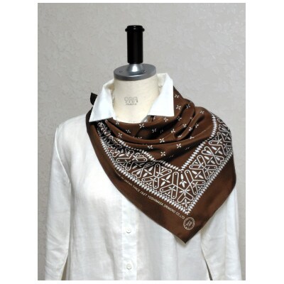 浜ちりめんシルク100%の洗濯機でも洗えるシルクスカーフ(70×70)BROWN-クロス柄