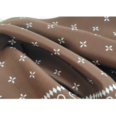 浜ちりめんシルク100%の洗濯機でも洗えるシルクスカーフ(53×53)BROWN-クロス柄