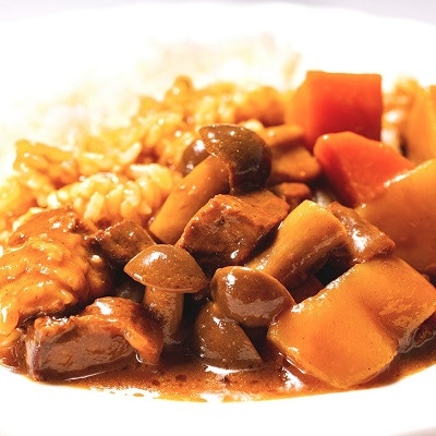 駅長おすすめご当地カレー　はたけしめじゴロゴロカレーとコク旨ビーフカレーセット