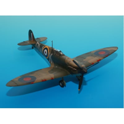 イギリス空軍の主力戦闘機　スピットファイアMk.1(スケールモデル完成品)