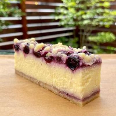 冷凍チーズケーキ詰め合わせ(ベイクド・ブルーベリーチーズケーキ各2本、バスクチーズケーキ2個)