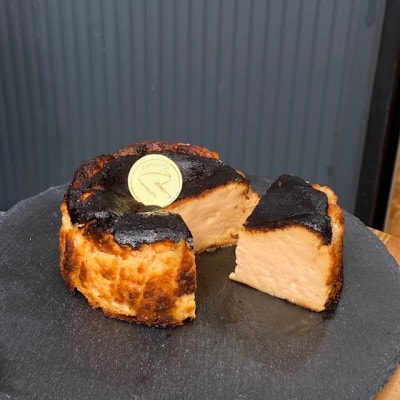 冷凍チーズケーキ詰め合わせ(ベイクド・ブルーベリーチーズケーキ各2本、バスクチーズケーキ2個)