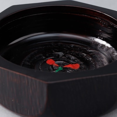 【香川漆器】18cmカット鉢　黒塗花