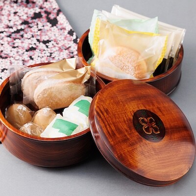 【香川漆器】18cm二段丸重箱　橘花文