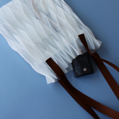 香川産プリーツバッグ・ヘリンボーン・ラージ[ブロンズ1点]軽やかで上品な透け感のあるショルダーバッグ