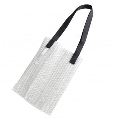 香川県産 プリーツバッグ・ストライプ・スモール[ブラック1点]　軽やかで上品な透け感のあるバッグ