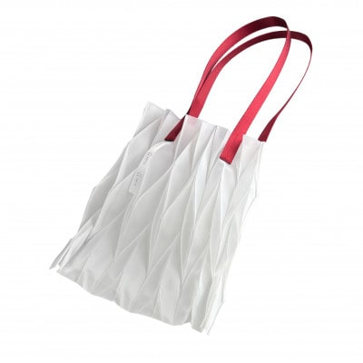 香川県産 プリーツバッグ・ヘリンボーン・スモール[レッド1点]　軽やかで上品な透け感のあるバッグ