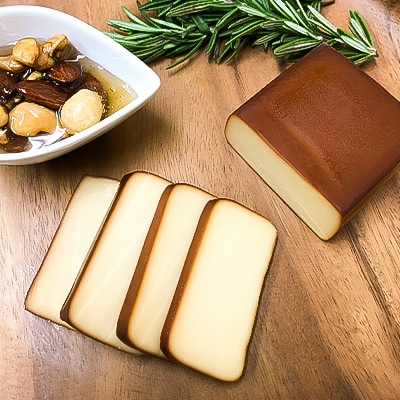 京都府城陽市　燻製専門店の職人が作る『スモークチーズの詰め合わせ』