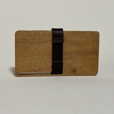 La Haco　木の名刺入れ　【クス】　茶色ベルト
