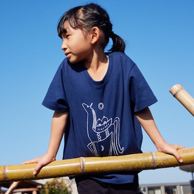 【先行受付】Spiber×荒井良二 キッズTシャツ「たびのうま(みるく)」90cm