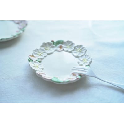 【陶器】野ばら　小皿　(白)　つちのわ　石黒美佐緒　作　1枚