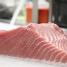 油谷産養殖本マグロ　中トロ柵　200g(1087)