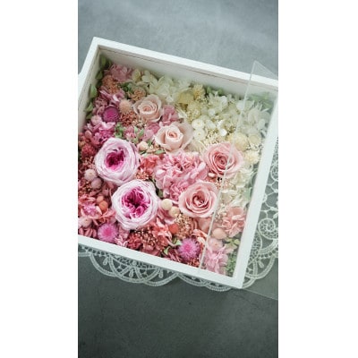 プリザーブドフラワー　白とピンクのグラデーションフレームアレンジメント