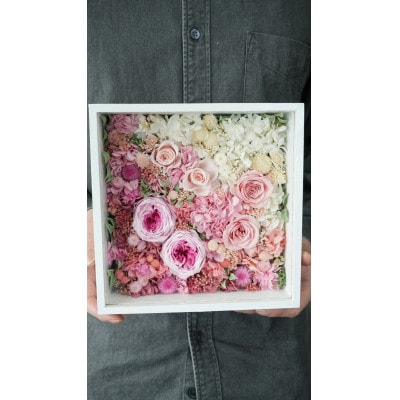 プリザーブドフラワー　白とピンクのグラデーションフレームアレンジメント