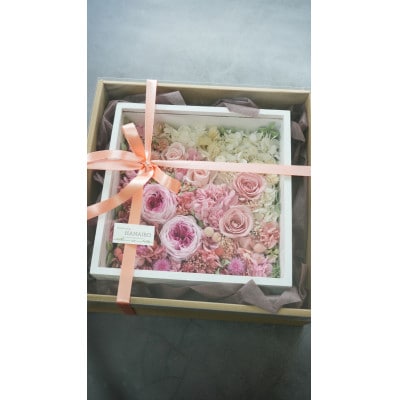 プリザーブドフラワー　白とピンクのグラデーションフレームアレンジメント