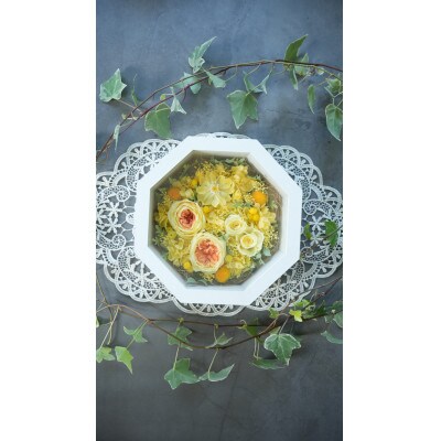 黄色いお花の八角形プリザーブドフラワーアレンジメント