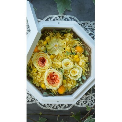 黄色いお花の八角形プリザーブドフラワーアレンジメント