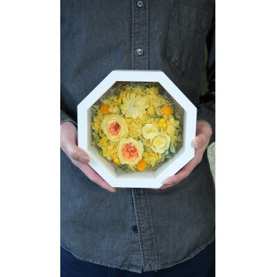 黄色いお花の八角形プリザーブドフラワーアレンジメント