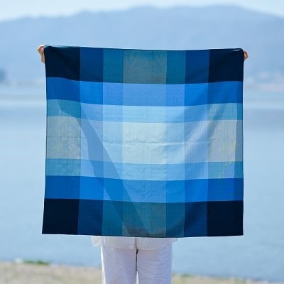 岡谷シルク　諏訪式風呂敷  SUWA BLUE/WINTER　90センチ　SF0-1