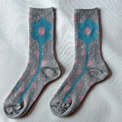 【ezu】flower jacquard socks / グレー◆靴下◆おしゃれ◆立体感