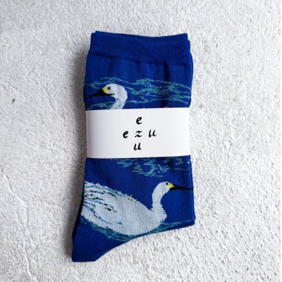 【ezu】relax and go slowly socks　◆靴下◆おしゃれ◆ジャガード編み◆白鳥