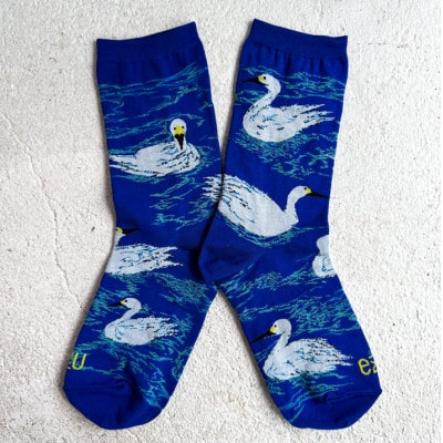 【ezu】relax and go slowly socks　◆靴下◆おしゃれ◆ジャガード編み◆白鳥