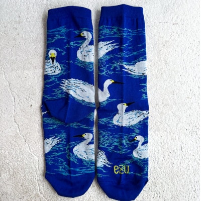 【ezu】relax and go slowly socks　◆靴下◆おしゃれ◆ジャガード編み◆白鳥