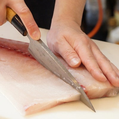【大和ブリ】半身(フィレ)約1.0～1.2kg×2枚(スキンレスロイン仕様あら付き)